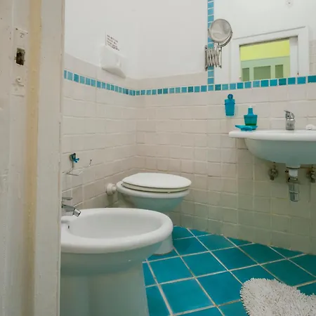 Casa de hóspedes Ma Maison Shared In Chiaia 2