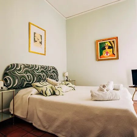 Ma Maison Shared In Chiaia 2 * Nápoles